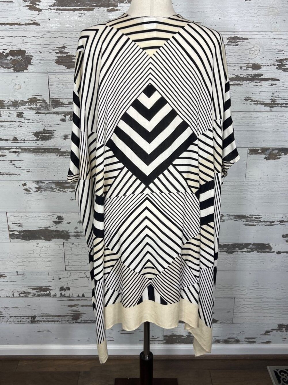 CABI Unwind Cover Up Kimono Style Black & Cream OS #6434 NWOT - Picture 3 of 6